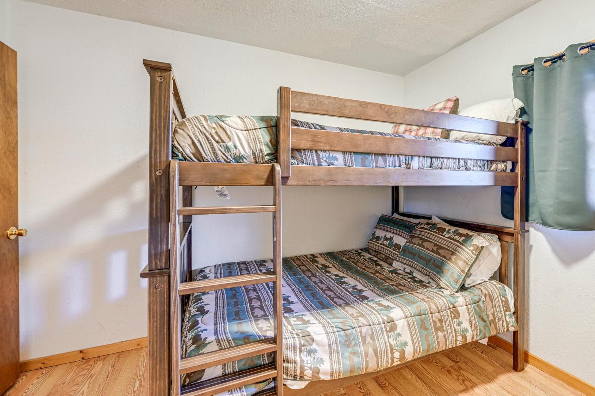 Bryson City Cabin With Hot Tub, Views And Pool Table! Kültér fotó